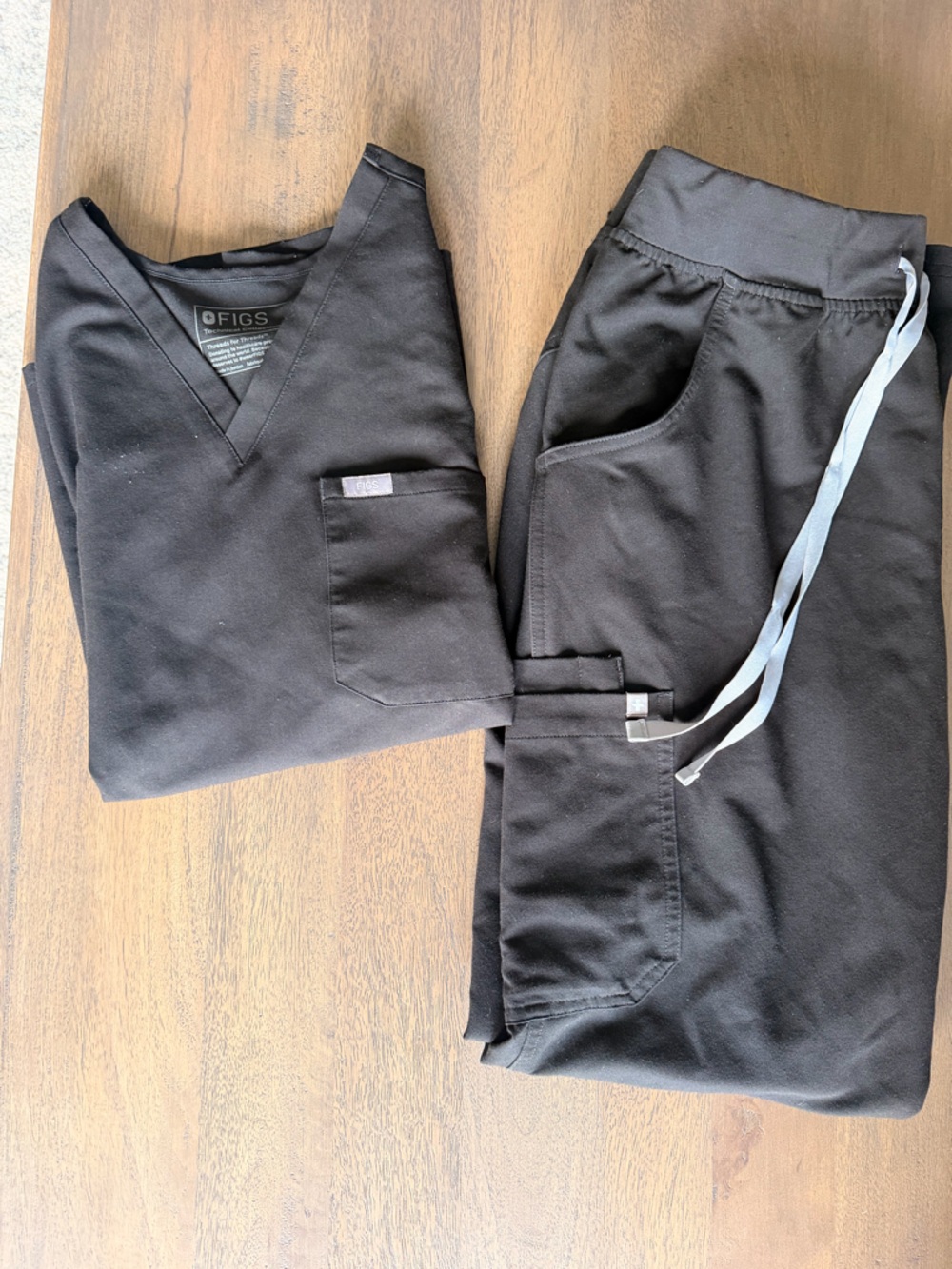 Figs Women’s Scrub Pants and Top in Black